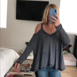 ‼️3/$20 or 4/$25‼️ Sage cold shoulder knit top